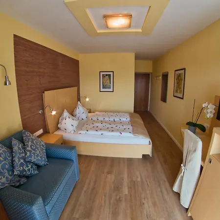 Pensionat Carinthia 3*